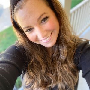 Meet your Posher, Adina